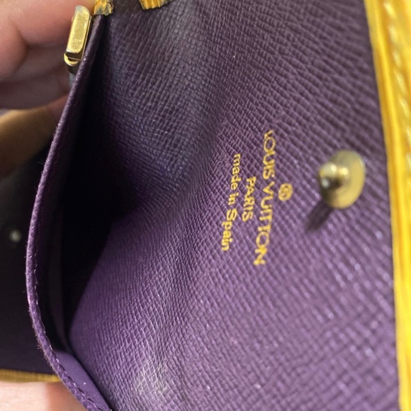 Authentic Louis Vuitton Epi Keyholder Yellow Leather Vintage - Picture 7 of 12